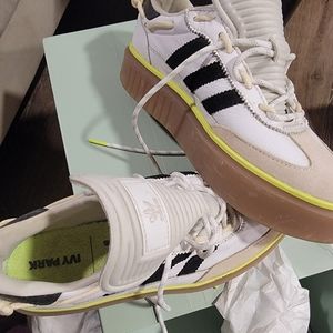 Worn once!! IVP (Ivy Park) Adidas Supersleek 72 M7/W8
